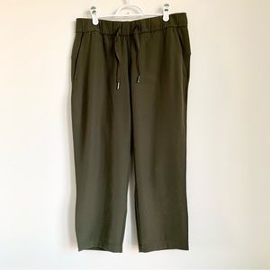 Lululemon Olive Cropped Pants 🍸